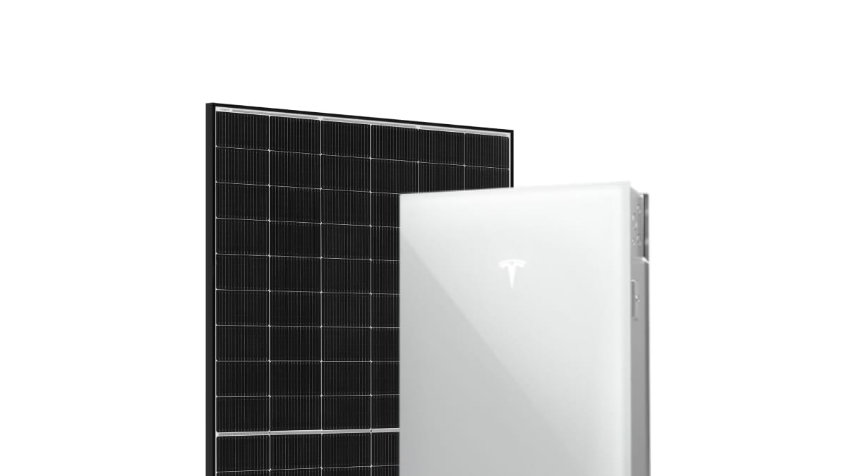 Product photo of a Tesla Powerwall 3 and Solar panels