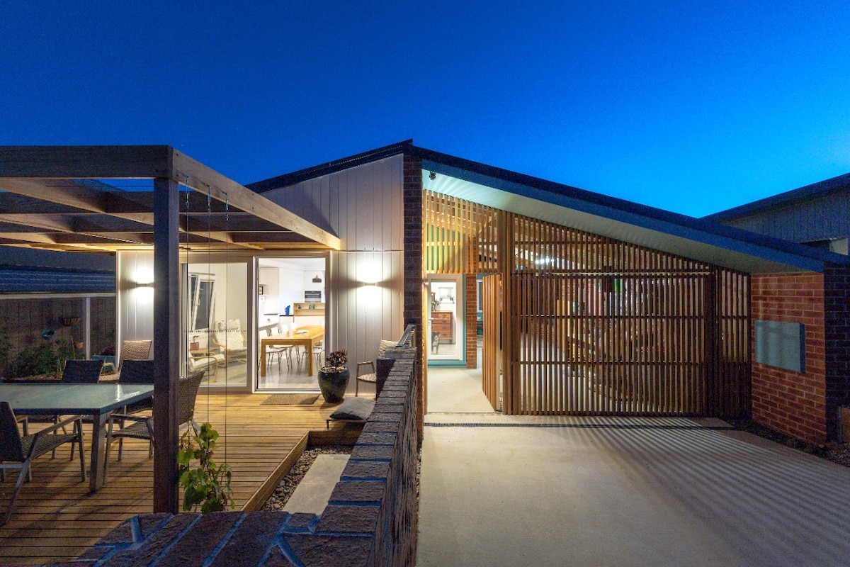 Front facade of 8.2 star home