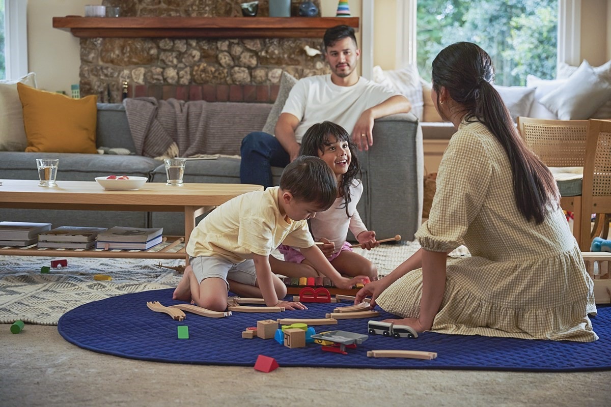 agl_ps_image_jtc-lounge-family-sitting-together