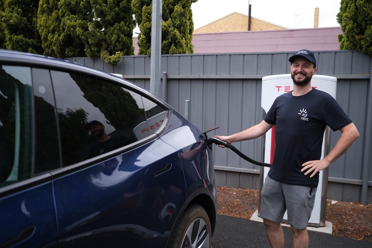 agl_image_charging_ev_agl_employee