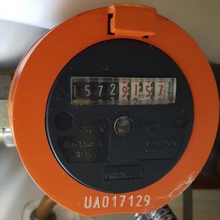 Gas meter with cyclonic display. 